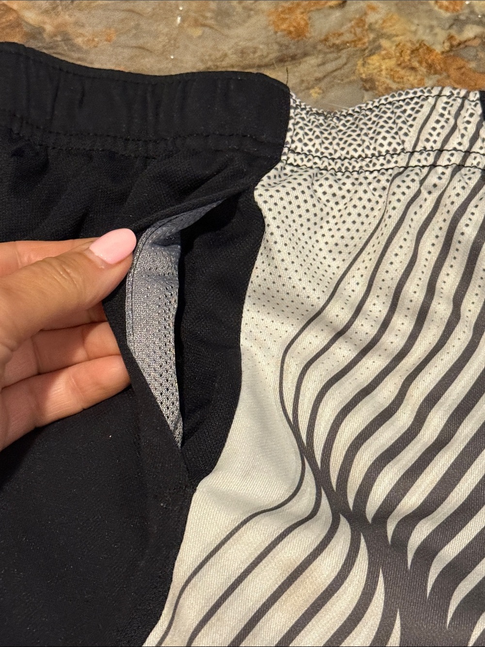 Under Armour Black Shorts with Gray Side Panels youth boys size medium - Picture 7 of 9